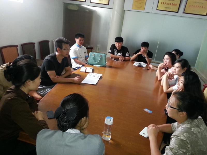 崔永聪等看望青岛汇泉王朝实习生 崔永聪等看望青岛汇泉王朝实习生