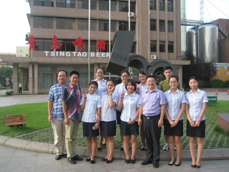 石媚山副经理看望青岛啤酒文化传播有限公司实习生 石媚山副经理看望青岛啤酒文化传播有限公司实习生